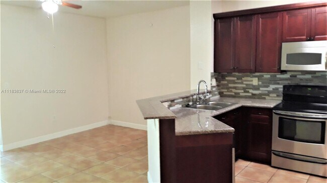 Foto del edificio - 6526 Catalina Ln