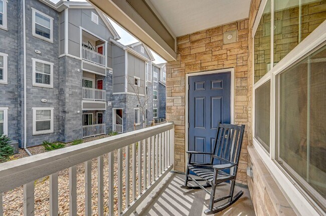 Foto del edificio - $2,375- 2 Bed, 2 Bath Ground Floor Condo w...