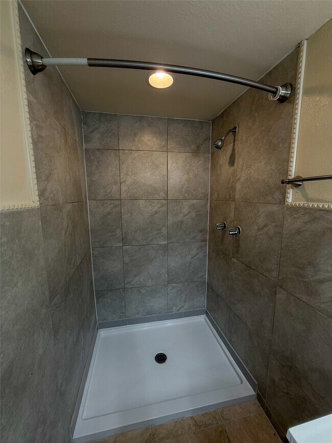 Building Photo - 8430 Holiday Ln