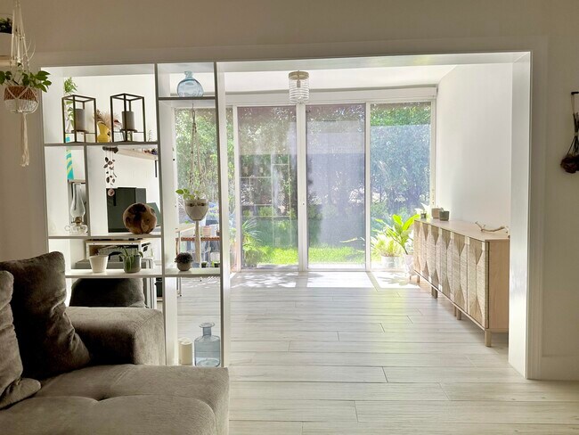 Foto del edificio - 1813 Wood Fern Dr