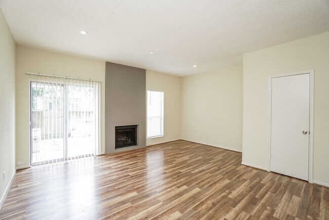 Foto del edificio - 2910 Grants Lake Blvd