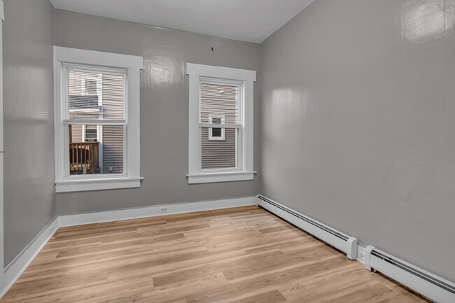 Building Photo - 13 Pacific St