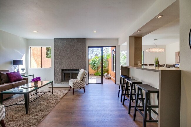 Building Photo - 2 BR / 2.5 Ba Townhome in Lovely Vista La ...