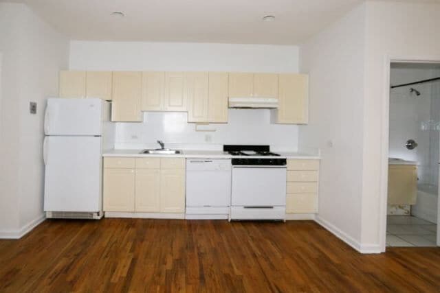 Building Photo - 922 W Dakin St