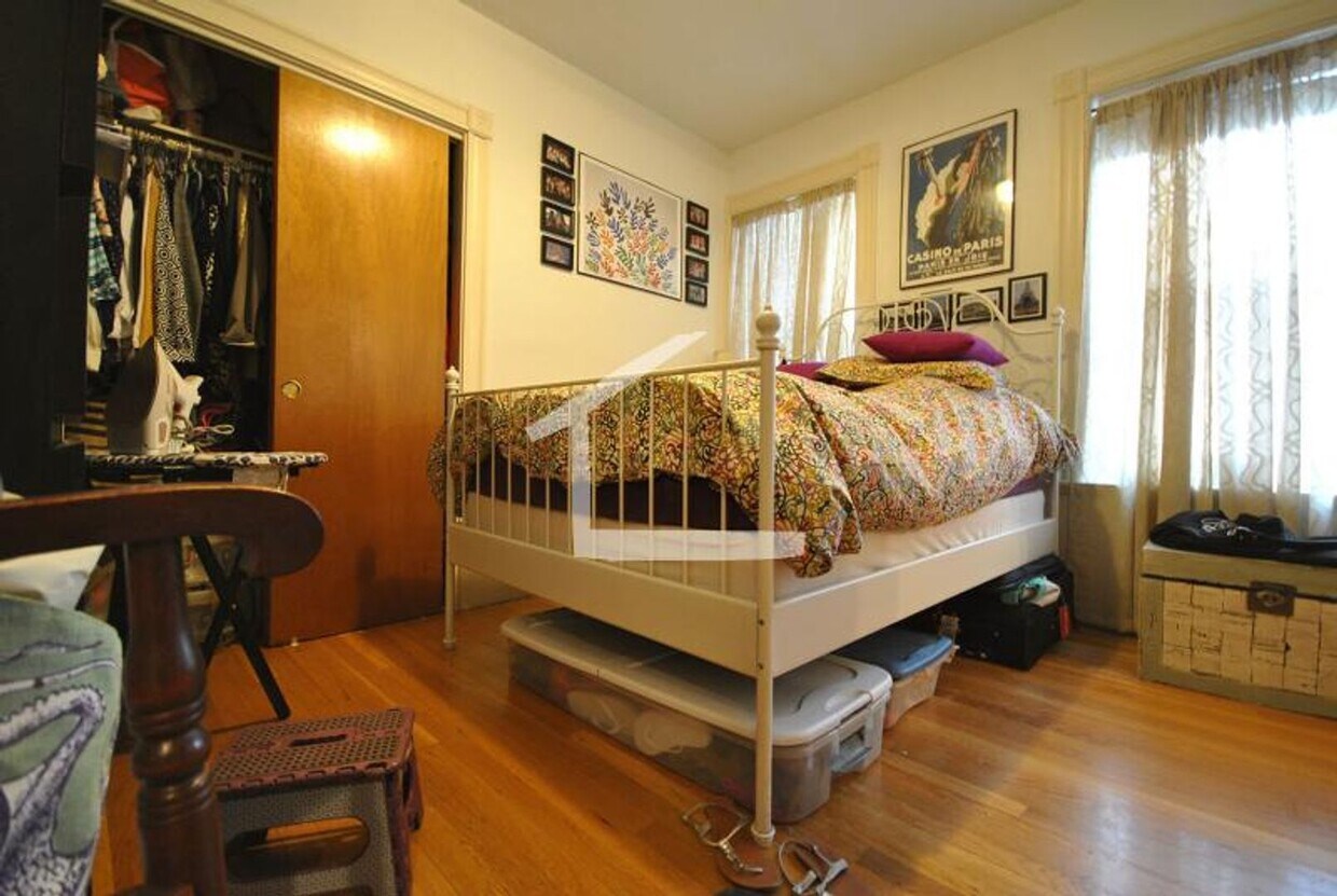 Building Photo - 9/1 No Fee! Updated 3BR/2BA with parking, ...