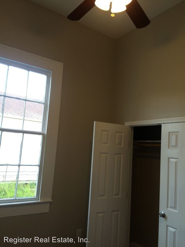 Building Photo - 2323 Pauger St