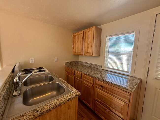 Building Photo - Great Single-Family Property. One Bedroom ...