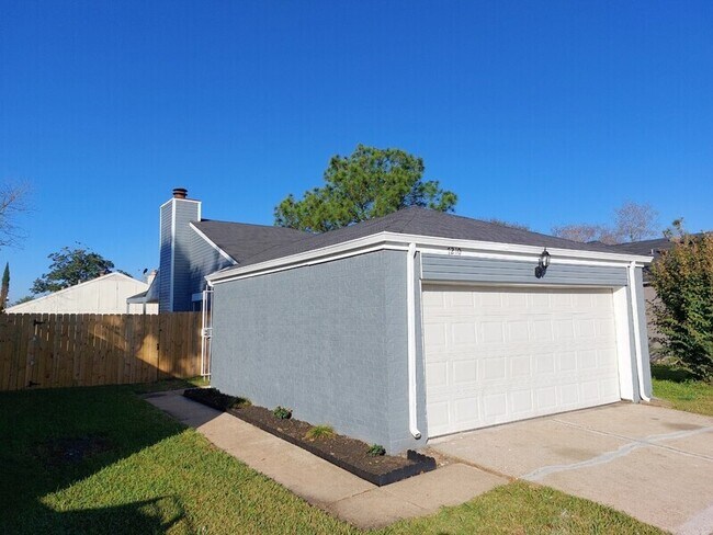 Foto del edificio - 7210 Campeachy Ln