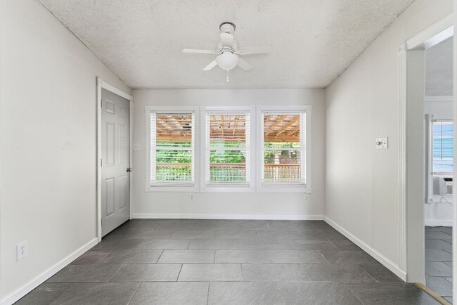 Foto del edificio - Covenient location in Fox Ridge subdivisio...