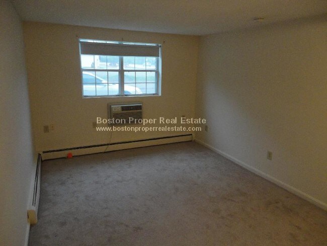 Building Photo - 428 Great Rd