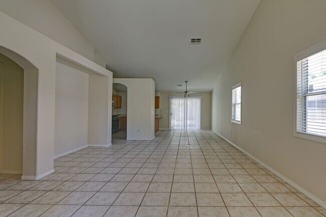 Building Photo - Fabulous Home!