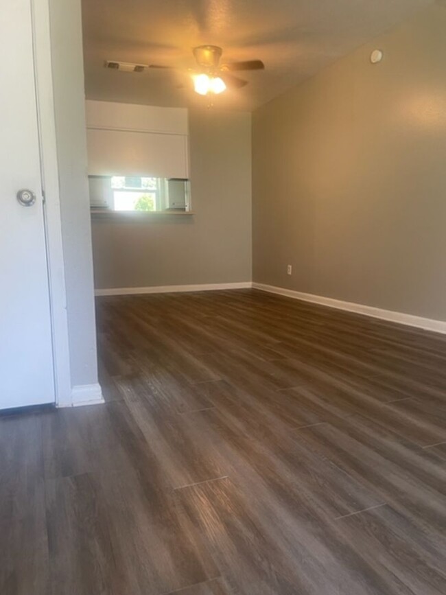 Building Photo - 2400 Brookridge