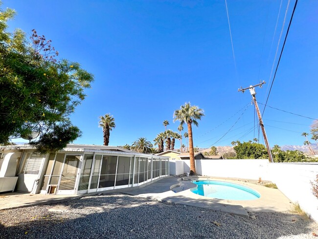 Building Photo - Long Term, Newly Renovated, Unfurnished w ...