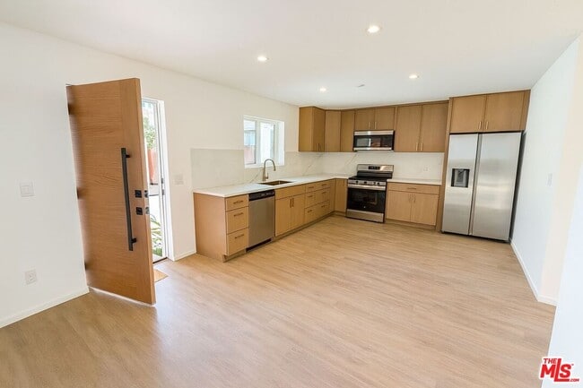 Foto del edificio - 5417 Gentry Ave