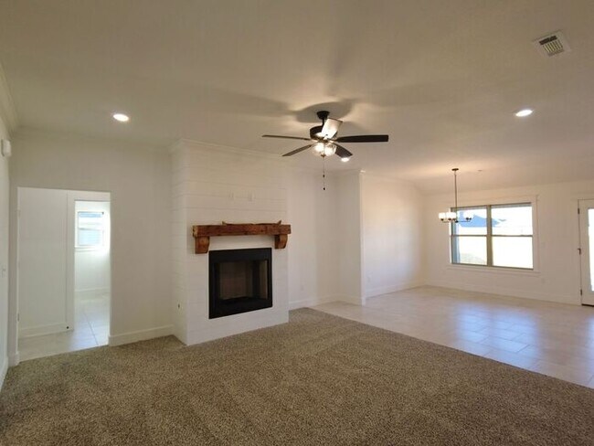 Building Photo - Siloam Springs- Single-Family Home- Beauti...
