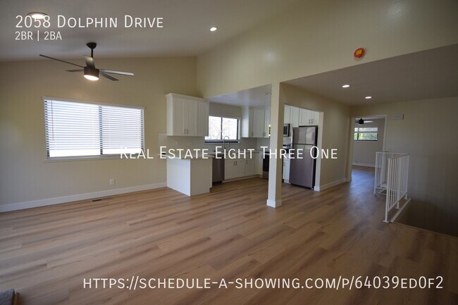 Foto del edificio - 2058 Dolphin Dr