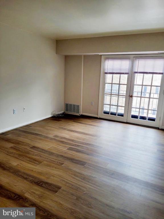 Building Photo - 5913 Mayflower Ct