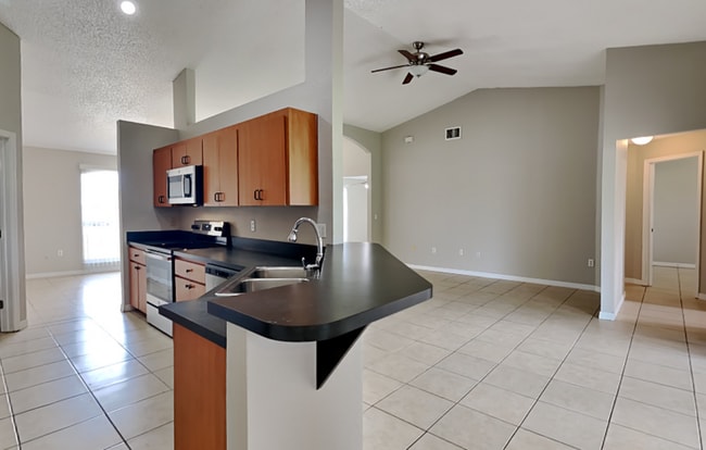 Building Photo - 817 Highland Crest Loop