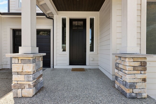 Building Photo - Steilacoom 3 Bedroom + Bonus Room