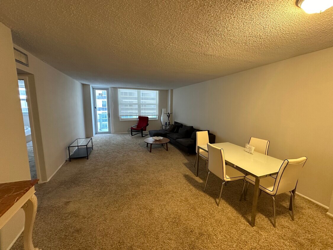 Primary Photo - 9511 Collins Ave