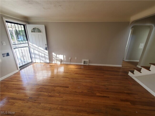 Foto del edificio - 4287 E 162nd St