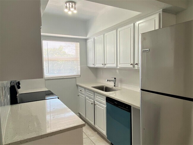 Foto del edificio - 853 SE 4th Ct