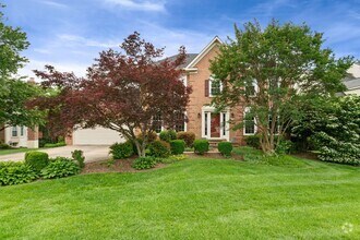 Building Photo - 8527 Silverview Dr