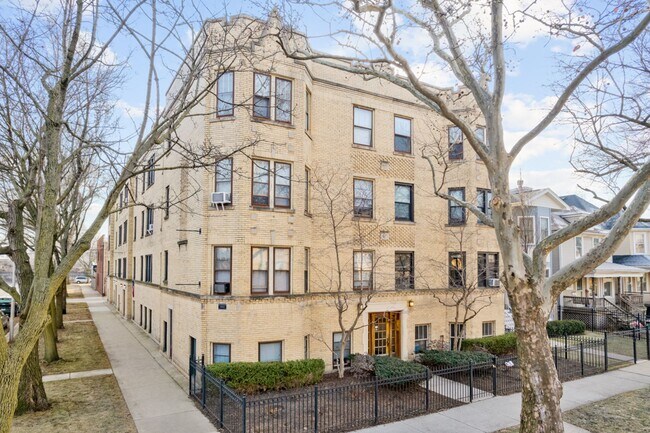 Building Photo - 5057 N Wolcott Ave