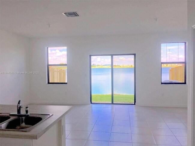 Foto del edificio - 20584 NE 5th Pl