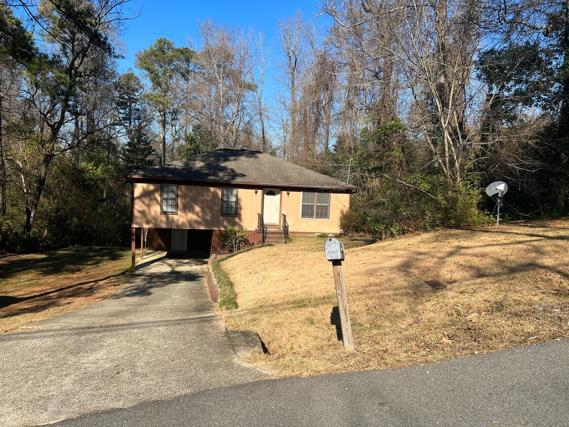 Primary Photo - 3 bedroom 1 bathroom home in Colonial Hills
