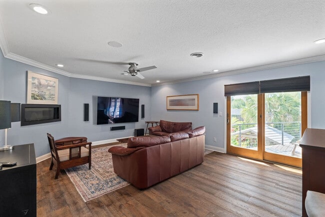 Building Photo - 430 Arricola Ave