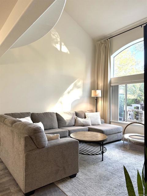 Foto del edificio - 951 River Oaks Ct