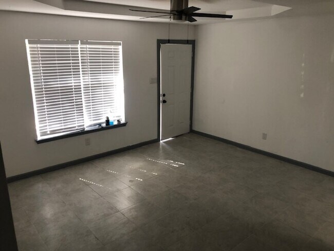 Building Photo - 707 Keralum Ave