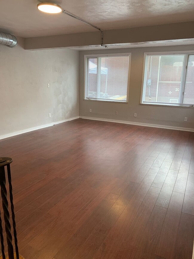 Building Photo - 410 Marlow St