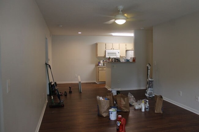 Building Photo - Updated Apartment in Plantation Point