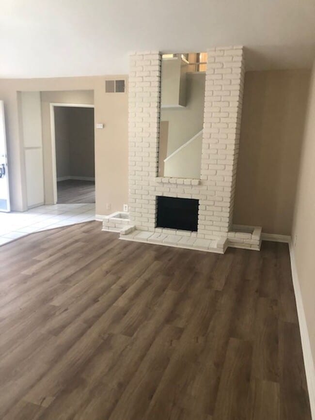 Foto del edificio - Beautifully Updated 3 Bed/2 Bath Single Fa...