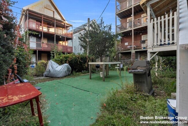 Foto del edificio - 180 Saint Alphonsus St