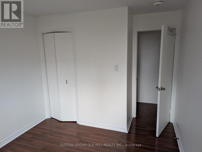 Building Photo - 132-132 Surbray Grove