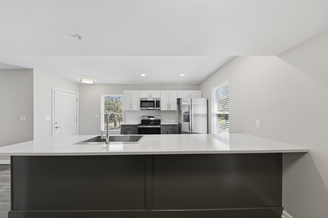 Foto del edificio - EMERALD EDGE APARTMENTS