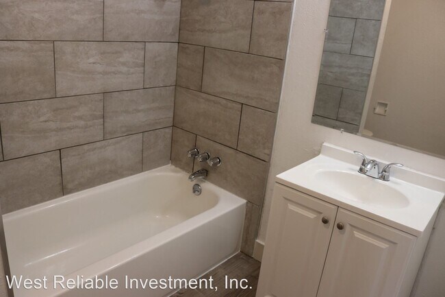 Building Photo - 4 br, 1 bath House - 981 West 7Th St