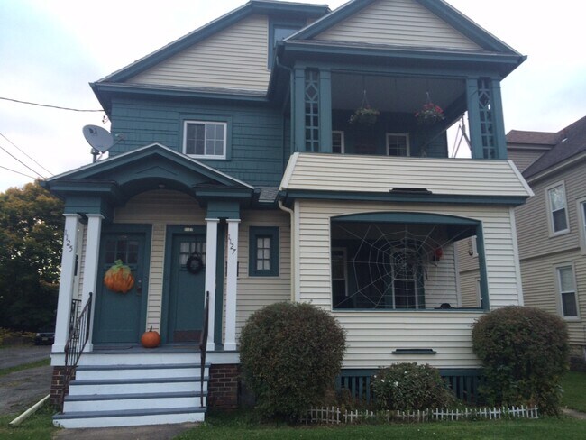Building Photo - 1127 Lancaster Ave