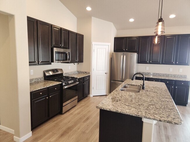 Building Photo - Broadmoor View Subdivision Rancher, Over 2,900 Sq. Ft.
