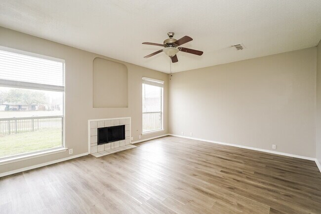Foto del edificio - 2616 Lonesome Oak Dr