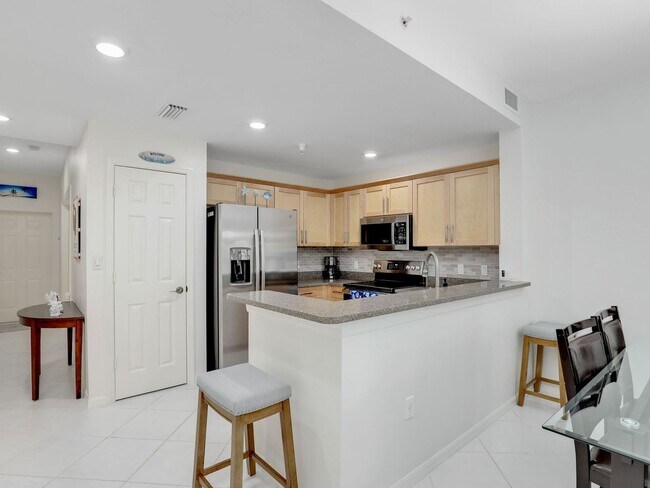 Foto del edificio - Seasonal 3-Bed First Floor Condo Rental in the Heart of Naples AVAIL NOW