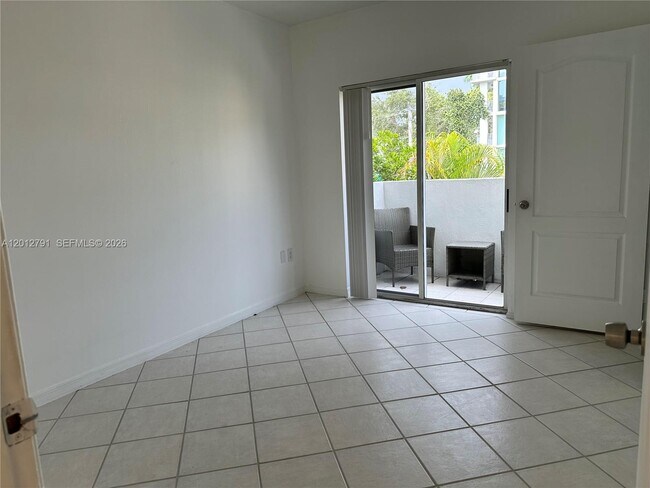 Foto del edificio - 3051 SW 27th Ave