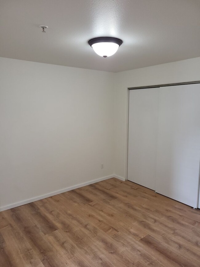 Building Photo - Charming 3 bedroom 2 bath condominium in P...