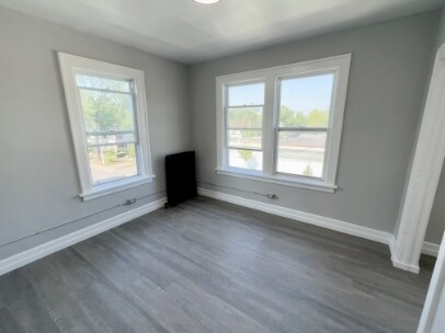 Building Photo - 1518 University Ave W