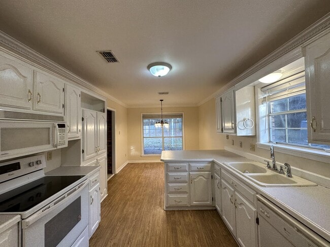 Foto del edificio - 5900 Larry Dr