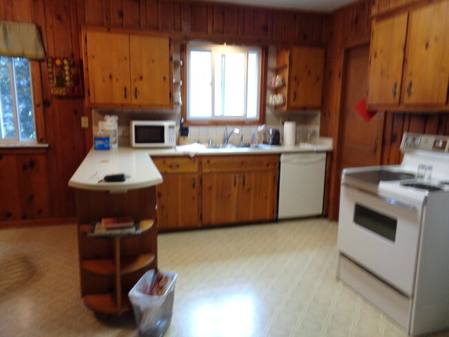 Kitchen - 11627 Watertown Plank Rd