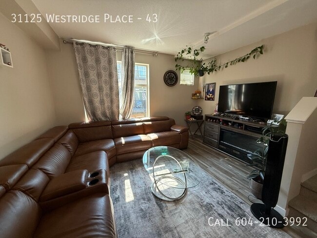 Photo du bâtiment - Spacious Townhouse In West Abbotsford